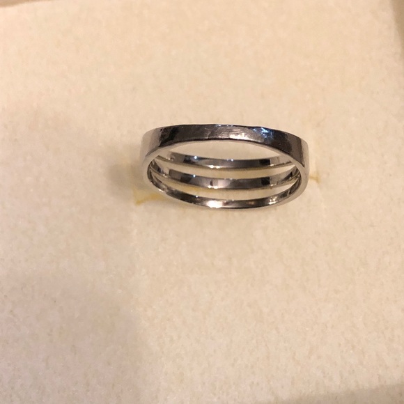 💥3/$15💥 Sterling Silver 3-Tier Ring, Size 8 1/4 - Picture 3 of 4
